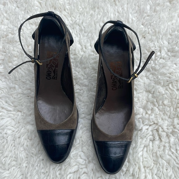 Salvatore Ferragamo Taupe/Black Suede & Embossed Leather Women's Pumps 6.5 - Picture 2 of 16